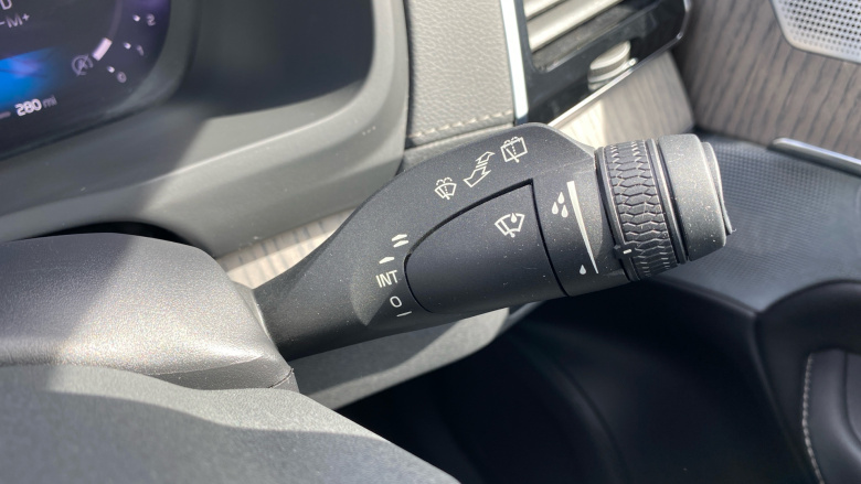 Volvo XC90 2.0 B5P Ultimate Dark 5dr AWD Geartronic Petrol Estate